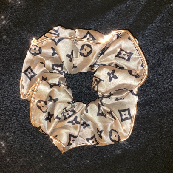 Urban Outfitters Accessories - scrunchie